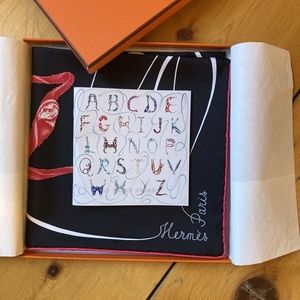 Superb Hermes Scarf FAUNE LETTRÉE